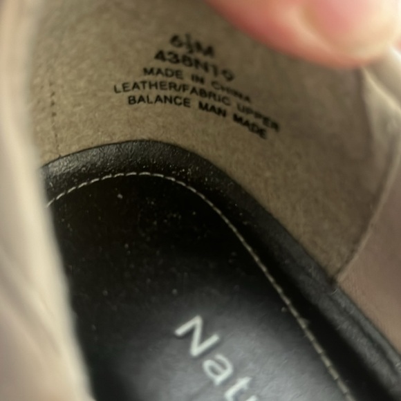 Naturalizer Women's Tan Heels - Picture 6 of 6